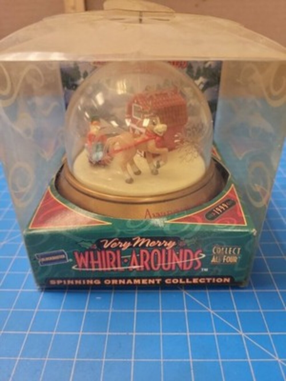 Blockbuster Very Merry Whirl-Arounds Spinning Ornament Collection 1999 Snow